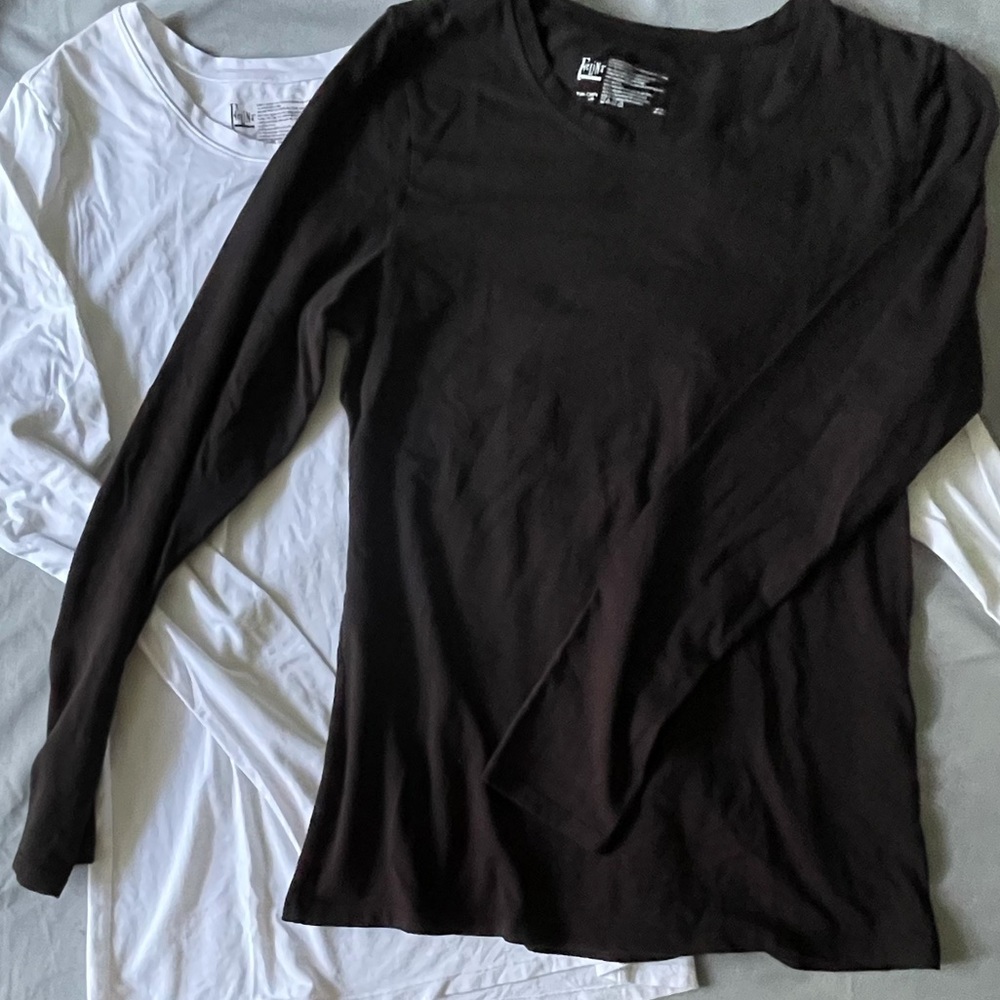 Bundled. 2 basic long sleeve shirts.